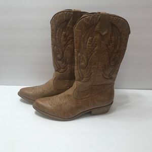 American Eagle Size 7.5 Distressed Cowboy Boot